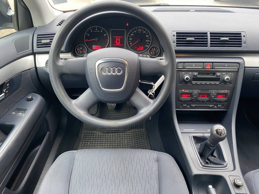 Armaturenbrett Audi A4 B7 Facelift 2004