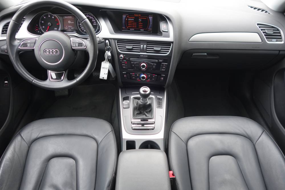 Armaturenbrett Audi A4 B8 Facelift 2011