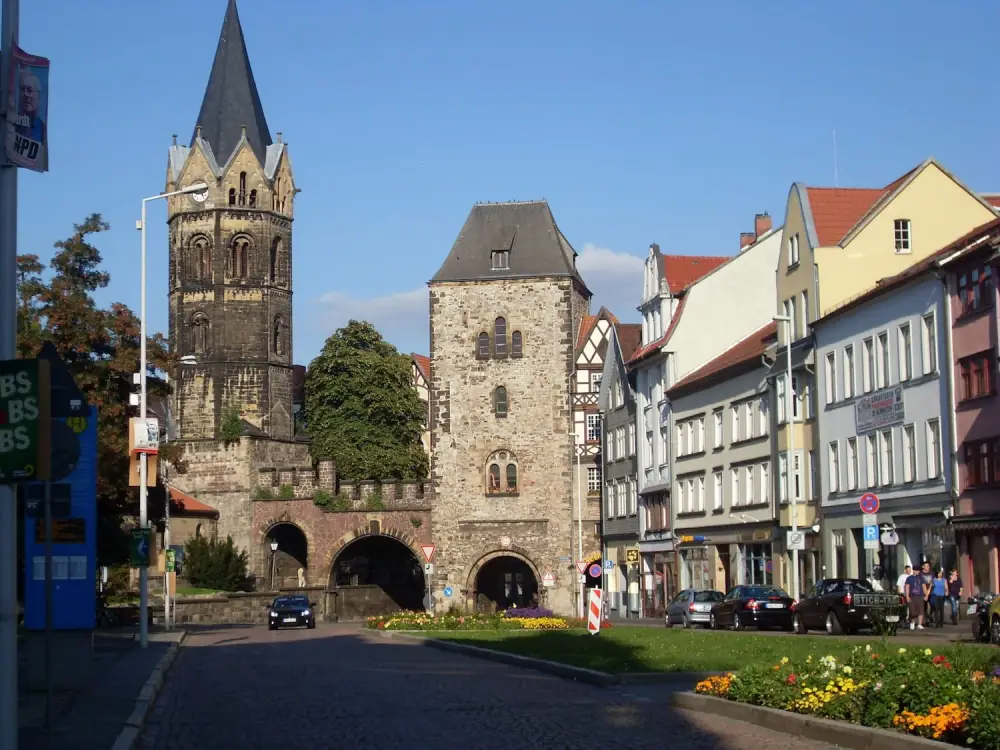 Stadttor und Nikolaikirche in Eisenach