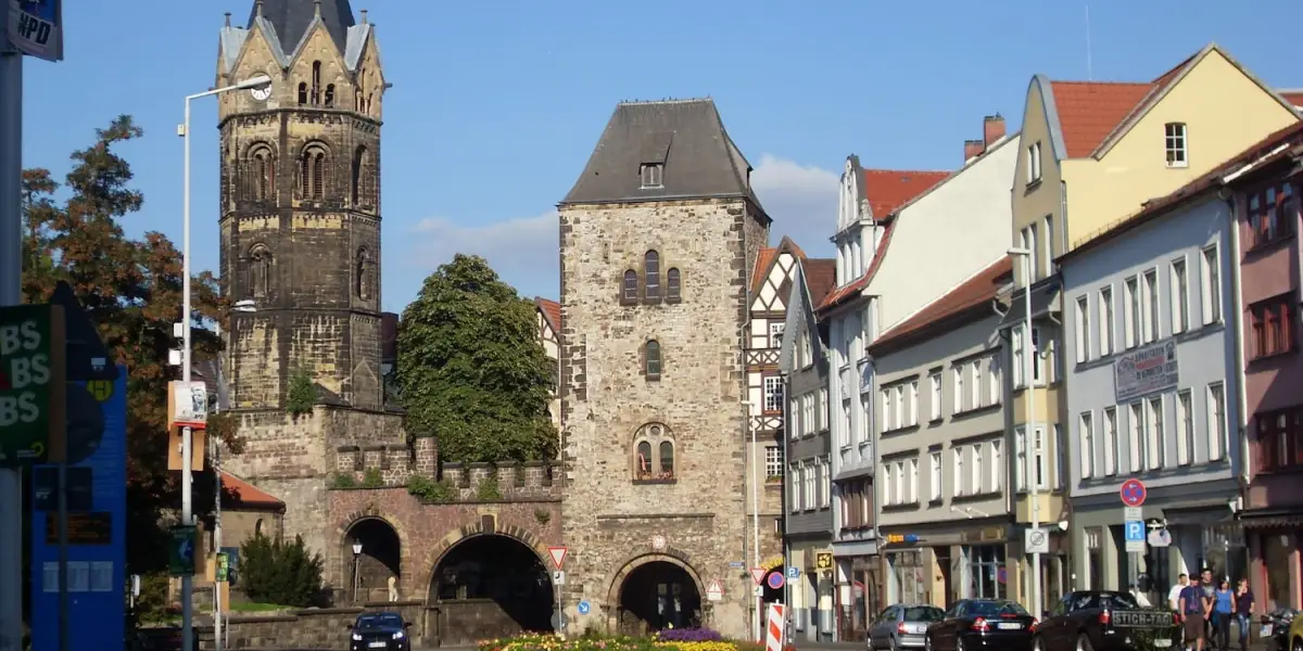 Stadttor und Nikolaikirche in Eisenach