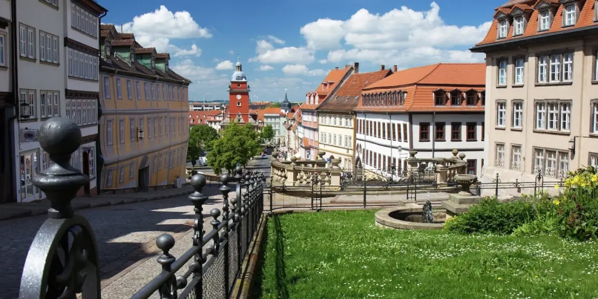Blick vom Schlossberg auf das Rathaus in Gotha