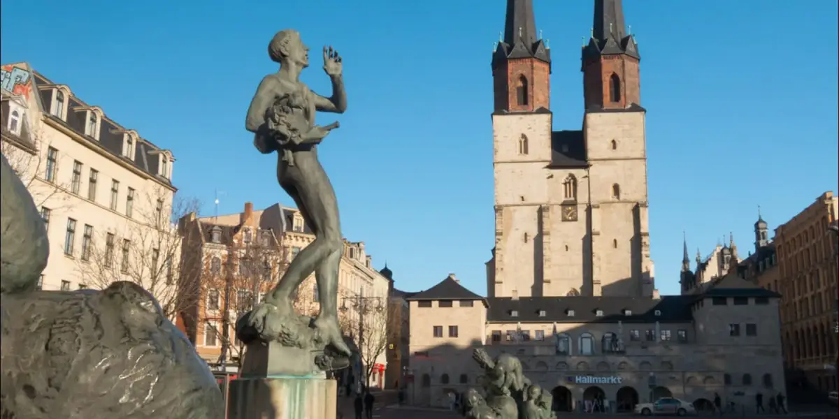 Brunnen und Marktkirche Halle Saale