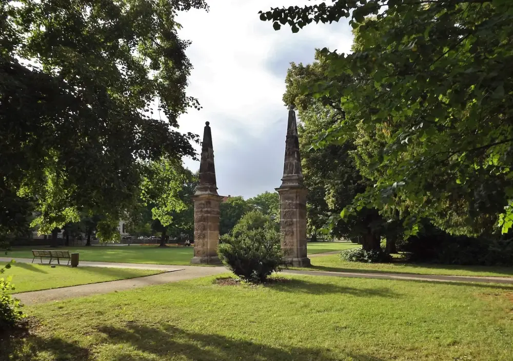Obelisken im Schlosspark Merseburg