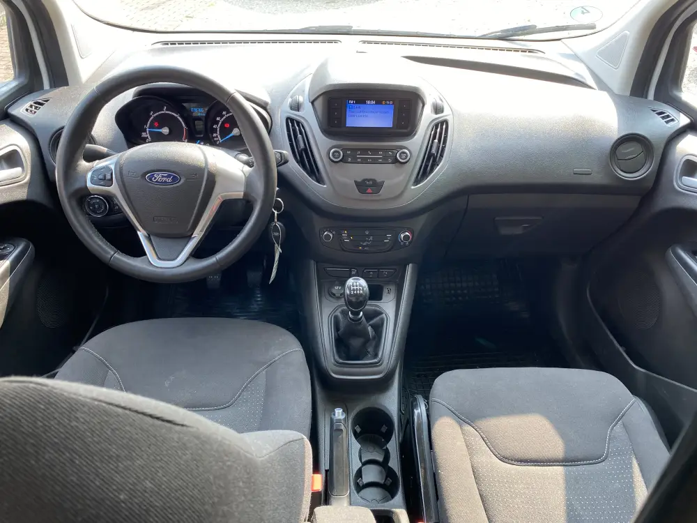 Cockpit Ford Transit Courier Facelift 2018
