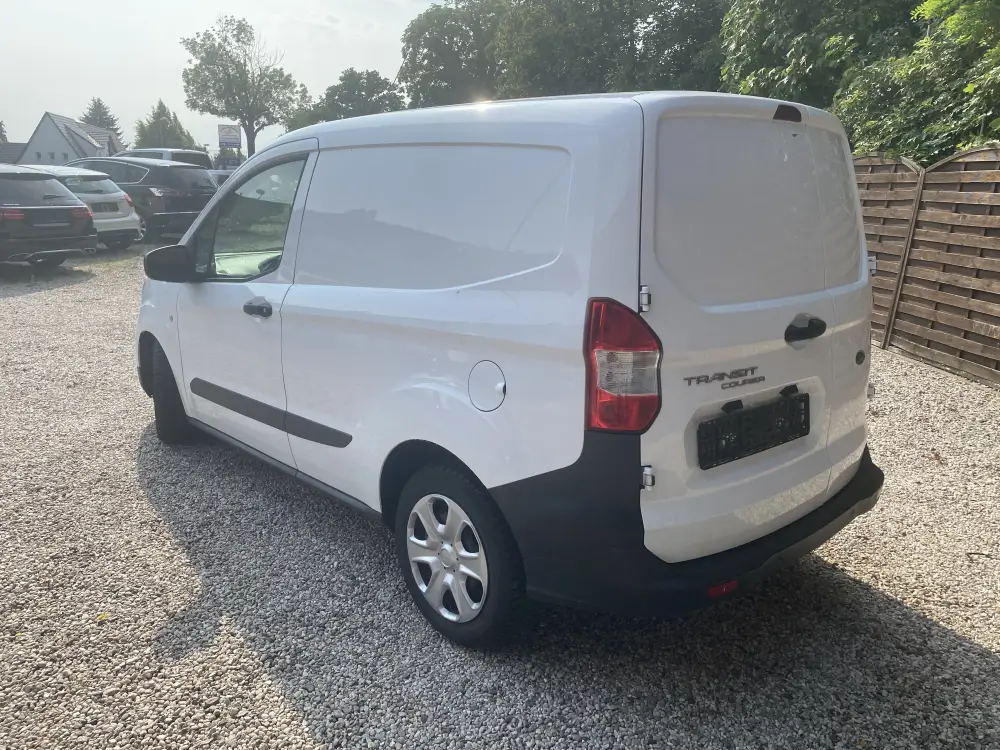 Heckansicht Ford Transit Courier Facelift 2018