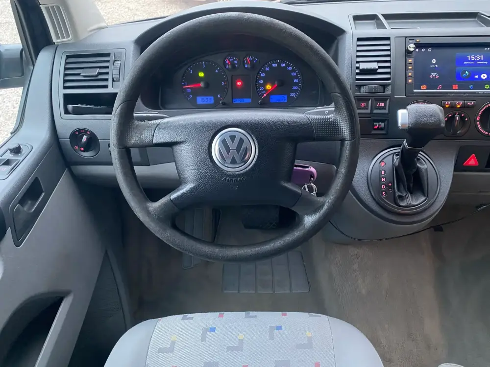 Cockpit Volkswagen Transporter T5 Facelift 2006