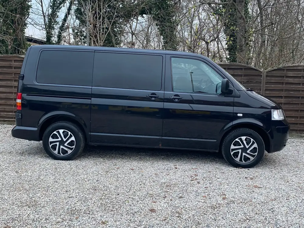Seitenansicht Volkswagen Transporter T5 Facelift 200