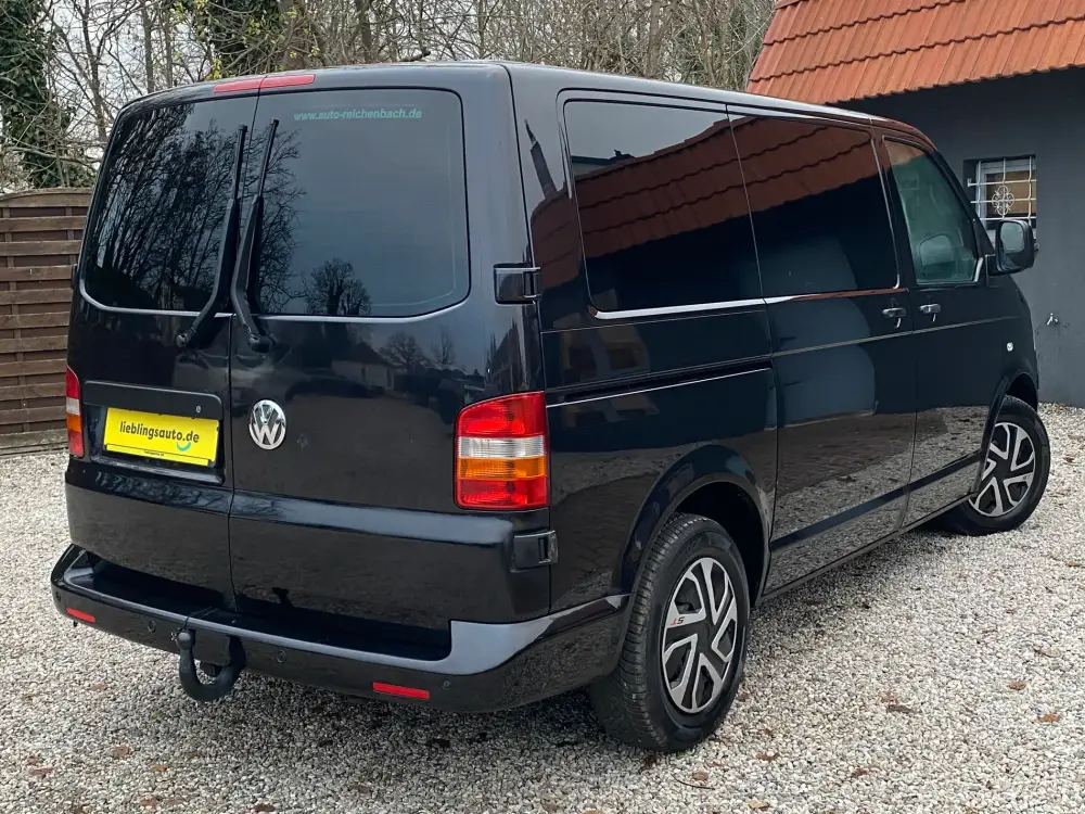 Heckansicht Volkswagen Transporter T5 Facelift 2006