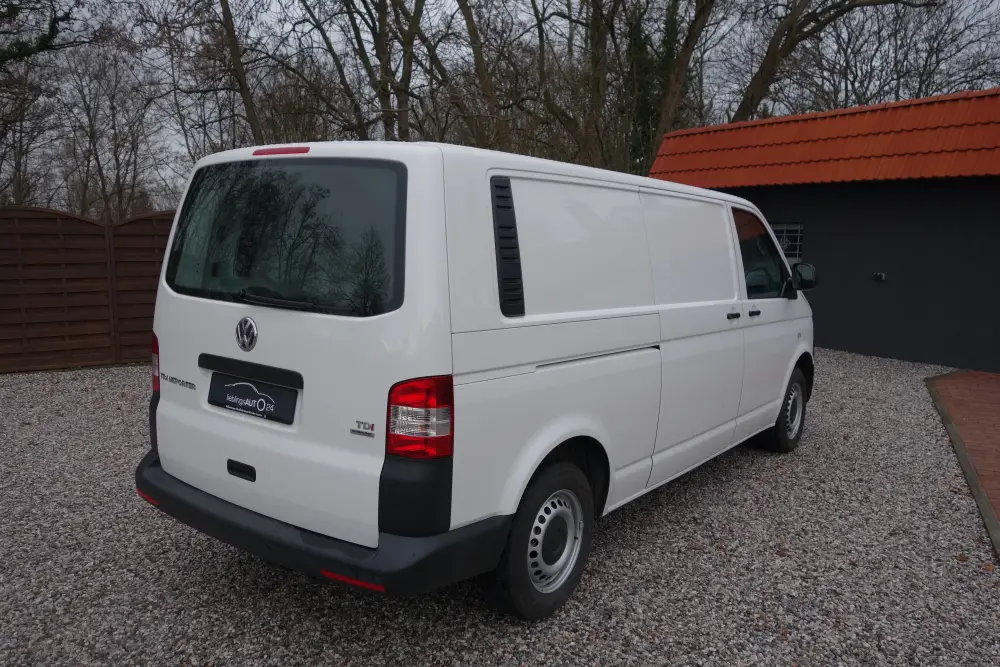 Heckansicht Volkswagen Transporter T5 Facelift 2009